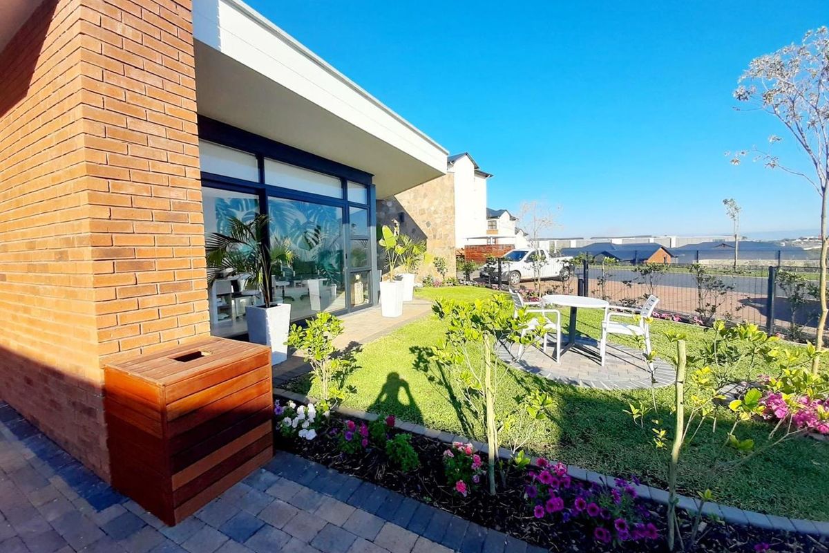 Modern 3 Bedroom Apartment to Rent in Ballito - Photo 2