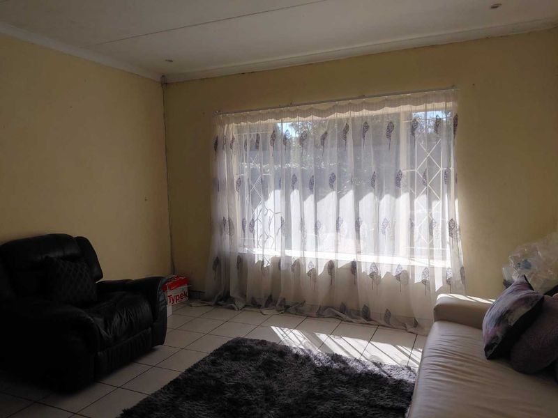Comfortable Living: 3 Beds, 2 Baths & Pool Near Amenities - Photo 4