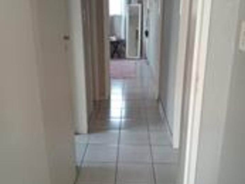 3 bedroom apartment in heart of this dinweedie - Photo 3