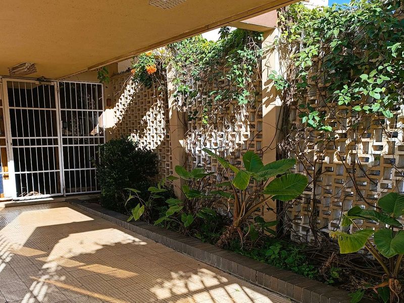 Spacious Corner Flat – Ideal Investment or First Home in Westdene - Photo 3