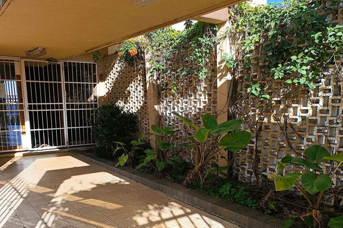 Spacious Corner Flat – Ideal Investment or First Home in Westdene - Photo 3