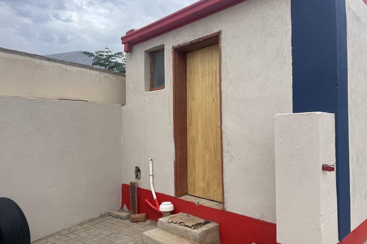 Office Building in Windhoek West - Photo 2