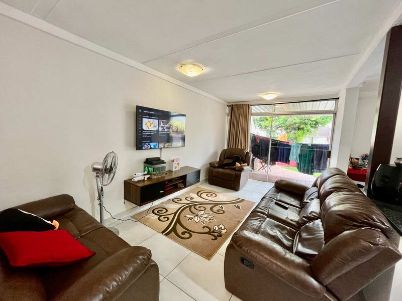 Hendra Estates introduces this Great starter home In Umgeni Park ! - Photo 4