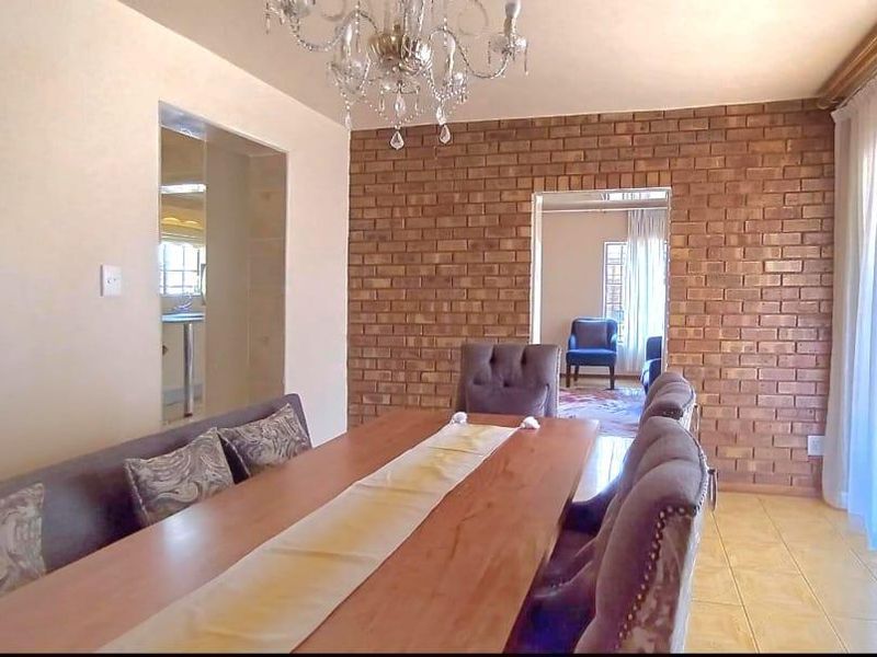 warm family home - Photo 6