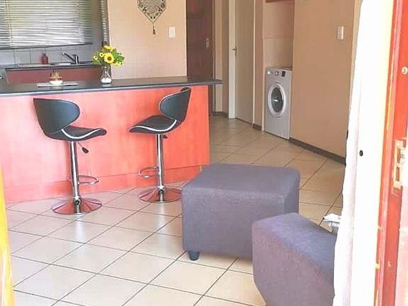 Wow well sized ground floor apartment in a well maintained complex in Honeydew. - Photo 6