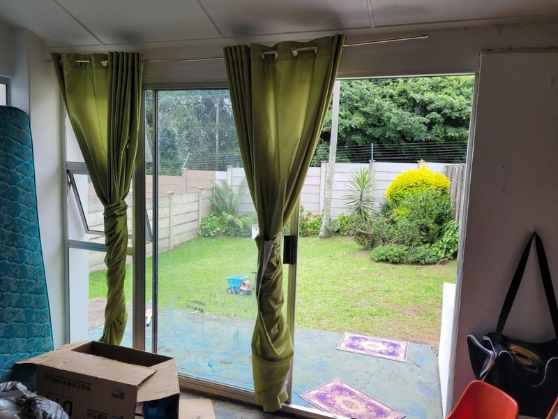 Comfortable Family Home with Communal Pool in Secure Escombe - Photo 9