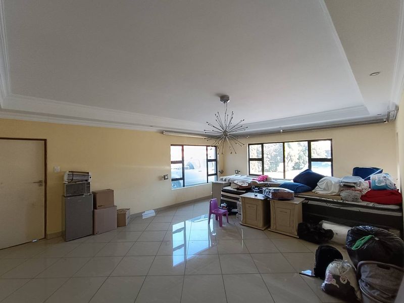 HEUWELSIG ESTATE = URGENT SALE!  5 BEDROOM HOUSE - Photo 10