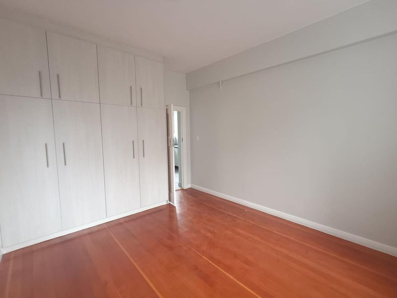 Newly Renovated 2-Bedroom Apartment in Sea Point - Photo 8