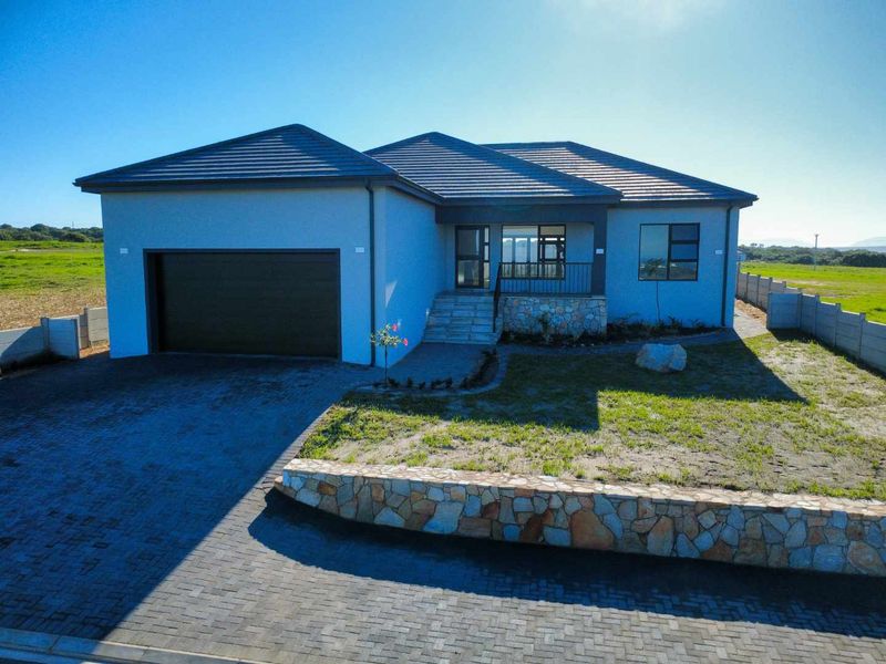 Brand new family home - Plattebosch Kloof. - Photo 2