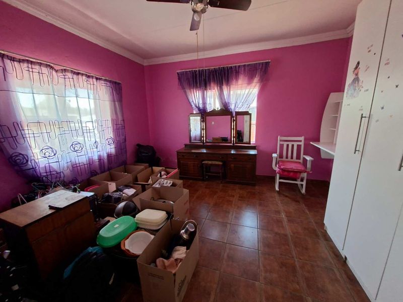 Fix Upper 3 Bedroom Home For Sale - Photo 4