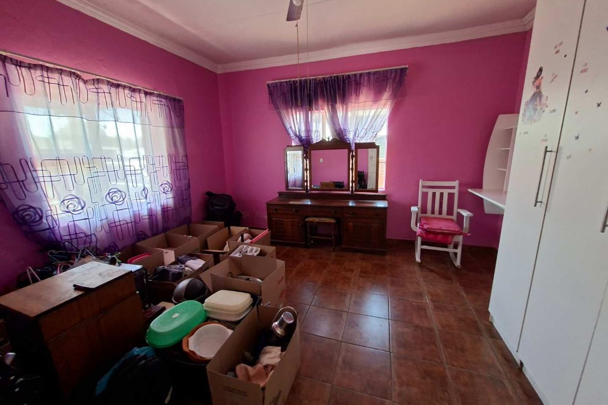 Fix Upper 3 Bedroom Home For Sale - Photo 4