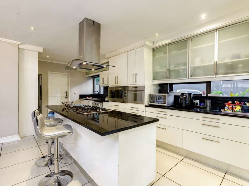 FOR SALE 4 BEDROOM FAMILY HOME - WITH DEVELOPMENT POTENTIAL!!! - Photo 10