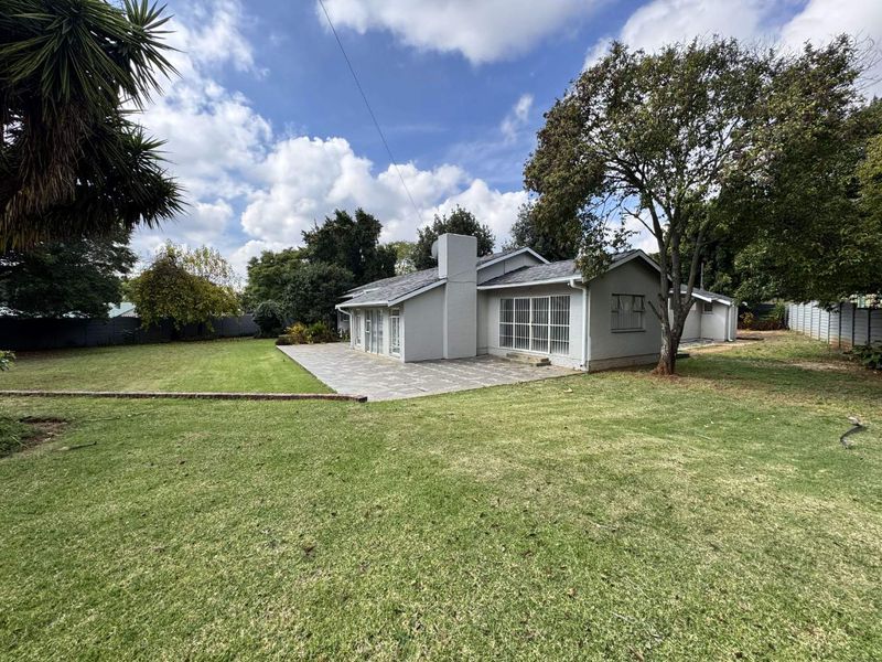 Newly Renovated 4 Bedroom Family Home in Northcliff - Photo 5