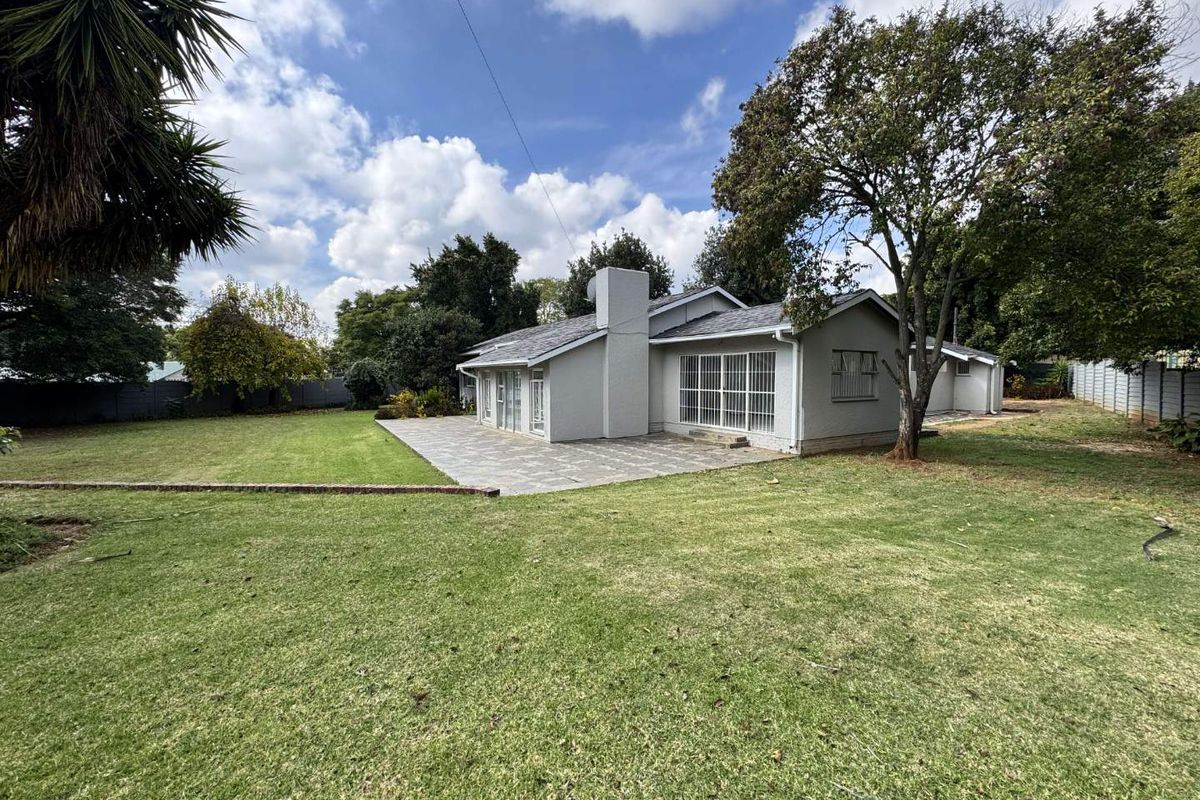 Newly Renovated 4 Bedroom Family Home in Northcliff - Photo 5
