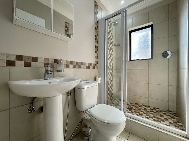 2 Bedroom Penthouse with Ocean views - Photo 10