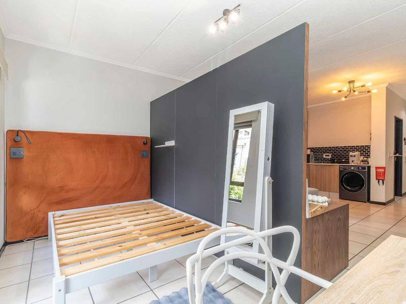 🌟 Stylish, Move-In Ready Bachelor in The Matrix, Paulshof – Exceptional Value! 🌟 - Photo 8