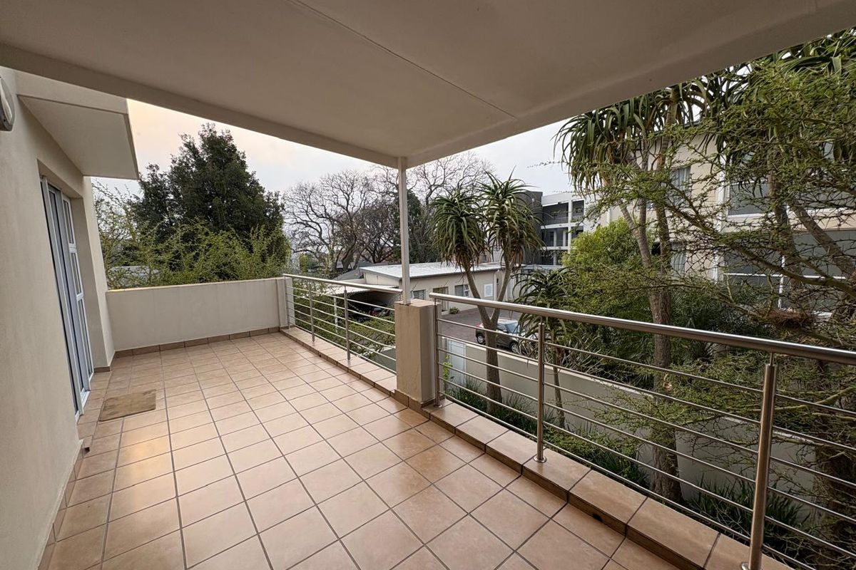 Charming 3-Bedroom Apartment at The Plum, Hyde Park - Photo 2