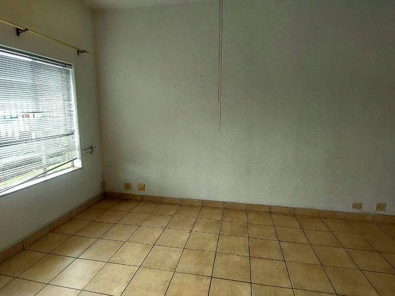 Ground Floor Unit in Secure Complex - Photo 10
