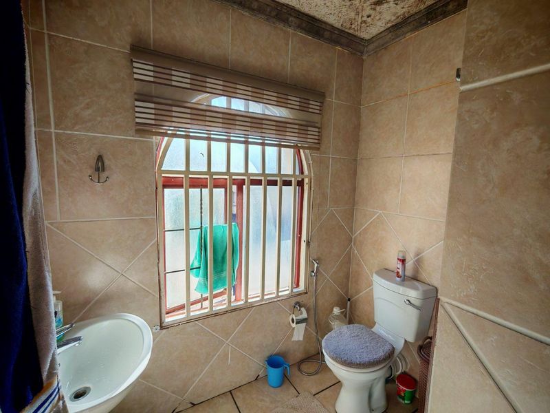 Charming Townhouse For Sale - Photo 10