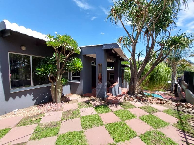 EROSPARK - SPACIOUS FAMILY HOME ON A LARGE ERF - Photo 10