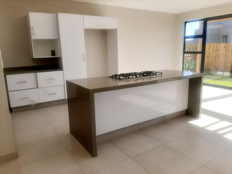Beautiful Home For Rental in Palm Lakes Estate - Photo 3