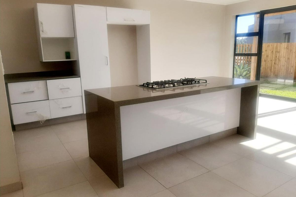 Beautiful Home For Rental in Palm Lakes Estate - Photo 3