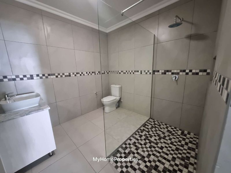 Stunning Newly Built Coastal Home Near Platz Am Meer Mall | Neu gebautes Küstenhaus in der Nähe des Platz Am Meer Einkaufszentrums, Swakopmund, Namibia - Photo 8