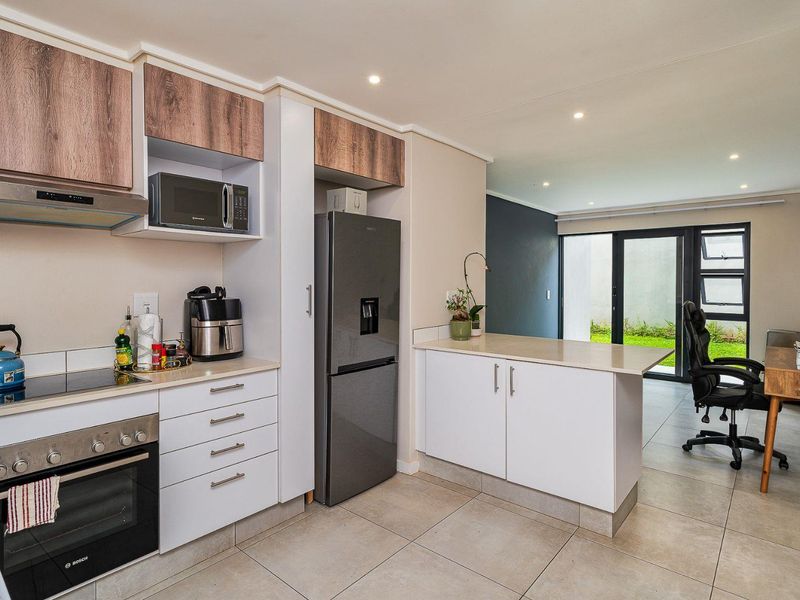 MODERN GARDEN APARTMENT IN SOUGHT-AFTER COTSWOLD FENNS ESTATE - Photo 2