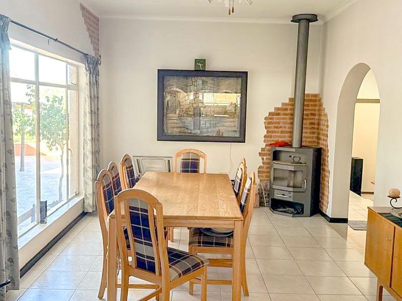 Grand Home For Sale in Klein Windhoek, Windhoek - Photo 7