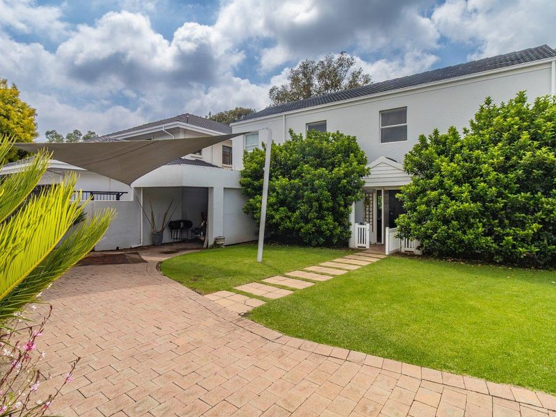 Lovely three bedroom duplex in a safe secure Estate - Photo 2