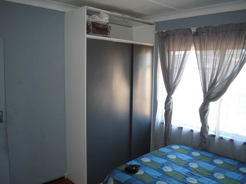 Cozy, Charming 3-bedroom house to be your home in well sought after area (Midvaal) - Photo 7