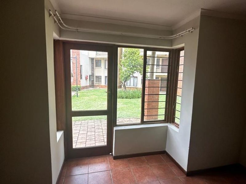 **Charming 2-Bedroom Apartment for Sale in 21 Zambezi Estates** - Photo 6