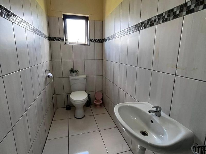 3 Bedrooms Townhouse For Sale In Otjomuise - Photo 5