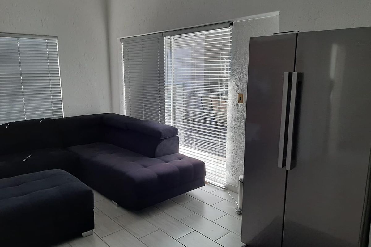 Your Dream 2-Bed Townhouse in Lakefield's Prime Location! - Photo 4