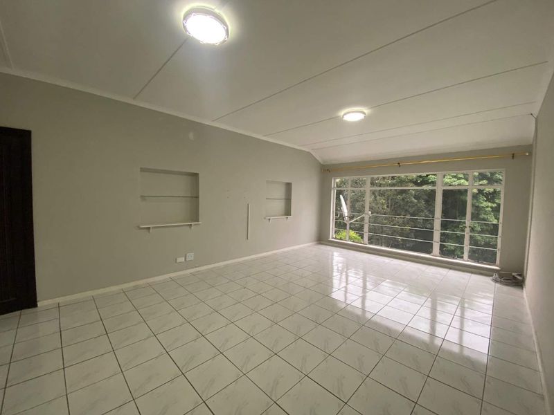 MODERN TWO BEDROOM SECOND FLOOR APARTMENT TO RENT - Photo 2