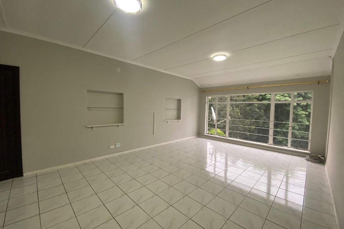 MODERN TWO BEDROOM SECOND FLOOR APARTMENT TO RENT - Photo 2