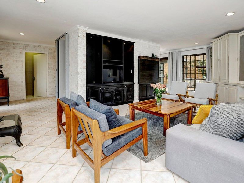 Secure and spacious with a difference - Photo 4