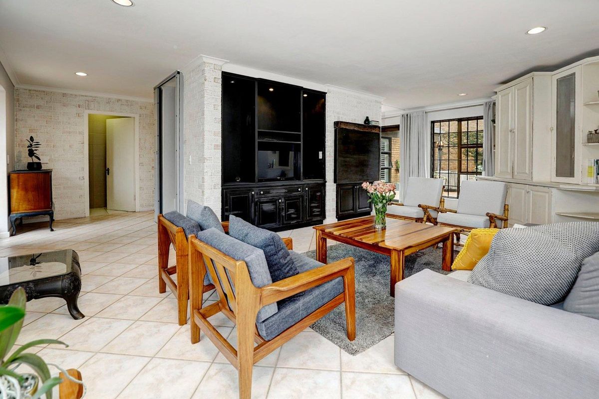 Secure and spacious with a difference - Photo 4