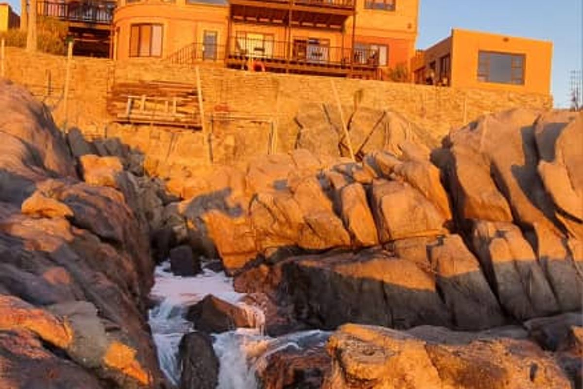 🌊 Exquisite Oceanfront Retreat – 5 En-Suite Bedrooms, Natural Pool & Unmatched Sunset Views - Photo 2