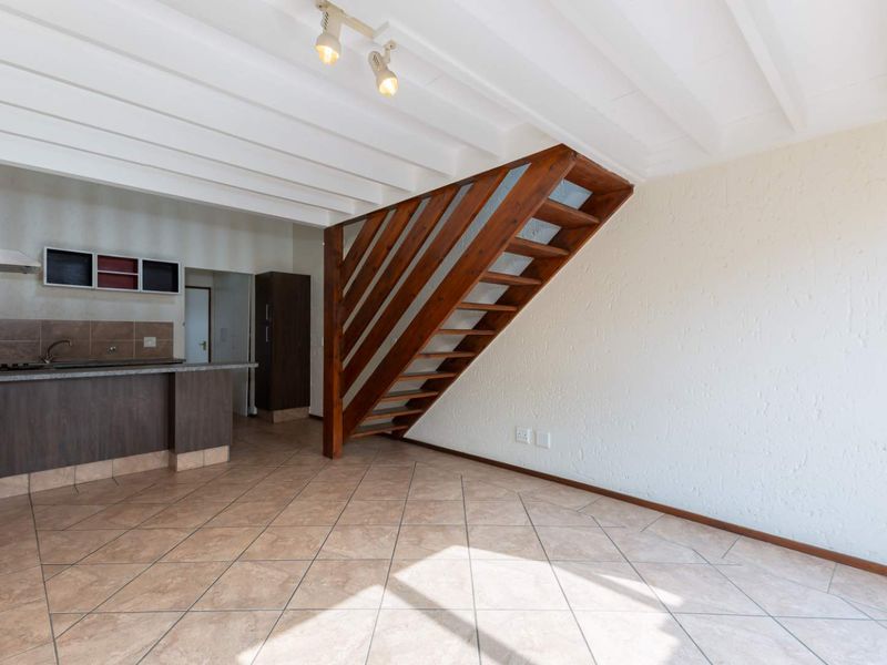 TOP FLOOR LOFT APARTMENT, BOASTING LOADS OF NAURAL LIGHT AND IN A FANTASTIC LOCATION - Photo 8