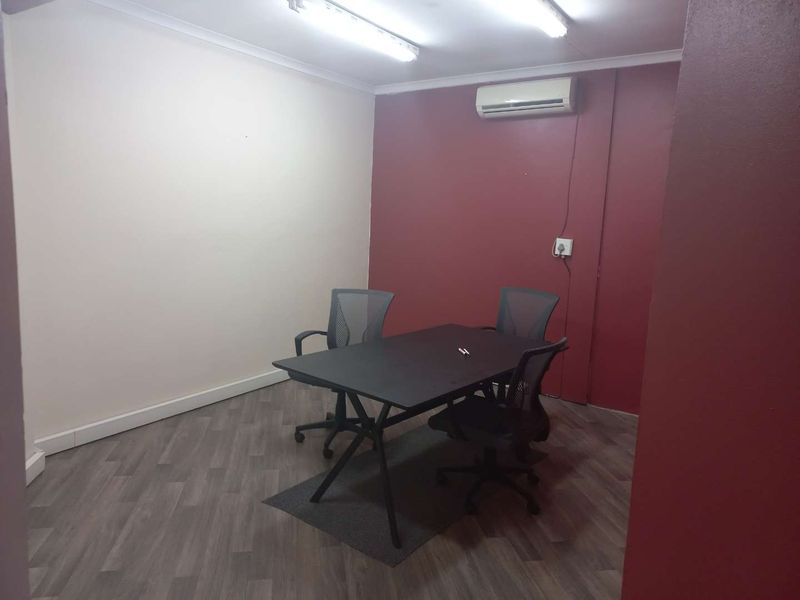 Very neat office space in a very popular building and excellent location - Photo 3