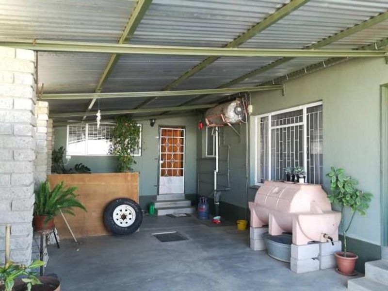 House with Flat for Sale in Westdene, Keetmanshoop - Photo 10