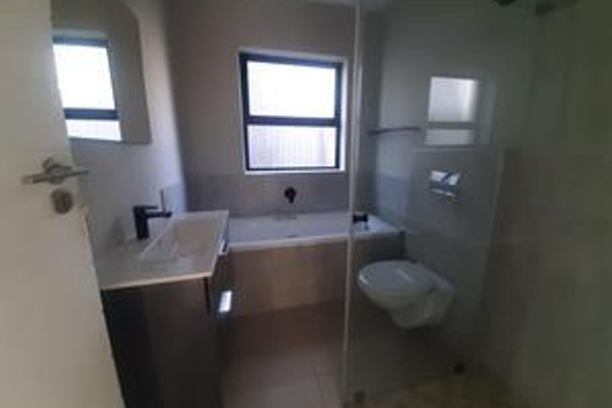 Modern Townhouse for Rental in Palm Lakes Estate - Photo 3