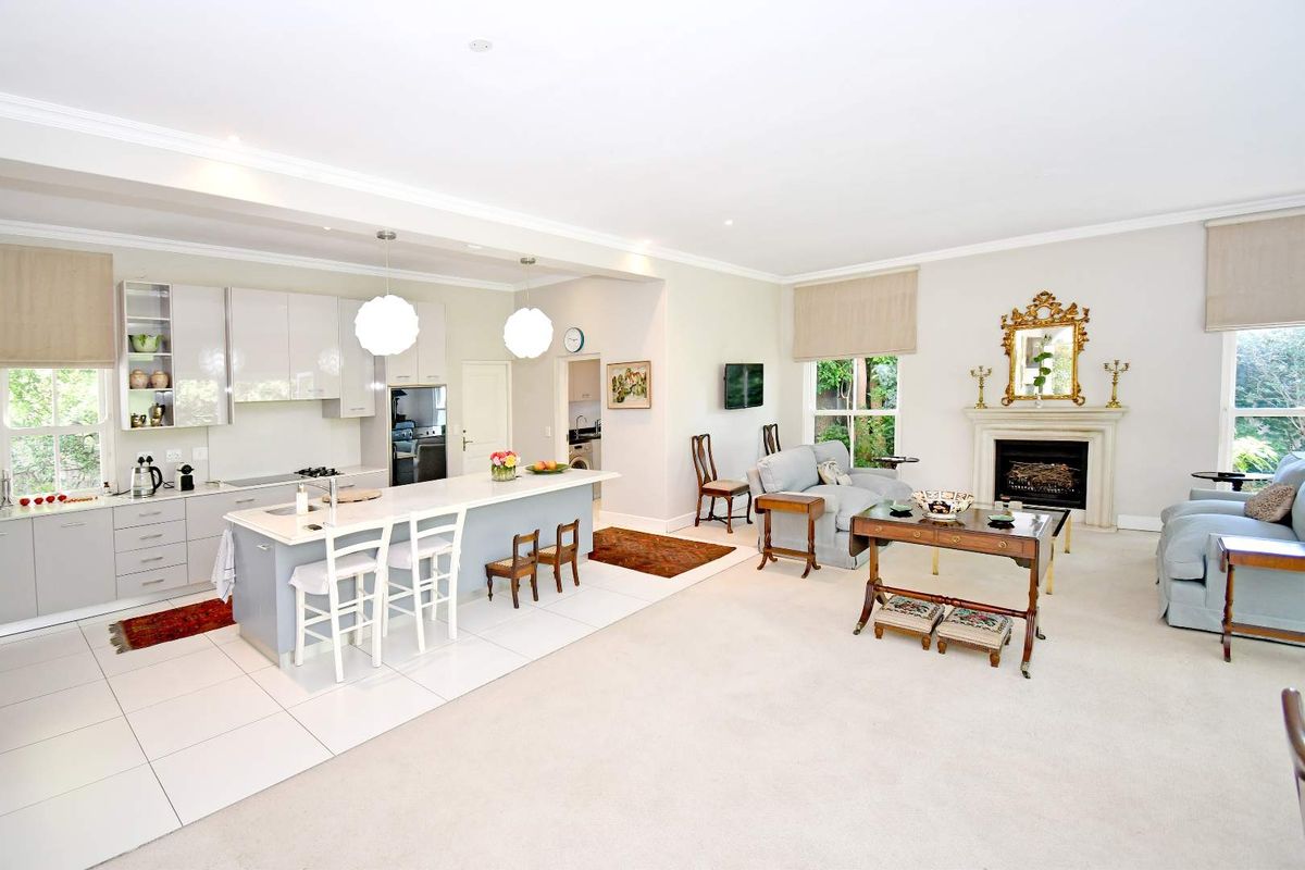 Luxury living within a secure Bryanston enclosure - Photo 4