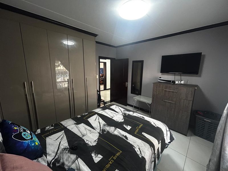 Where luxury meets comfort and security in the heart of Midrand. - Photo 10