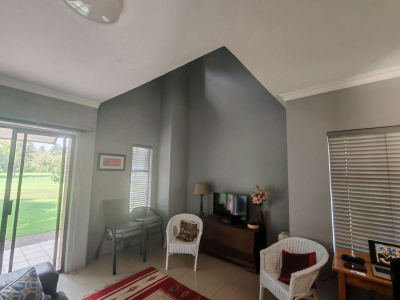 URGENT SALE!!! EXCLUSIVE MANDATE - STUNNING CORNER UNIT - OVERLOOKING THE GOLF ESTATE - Photo 8