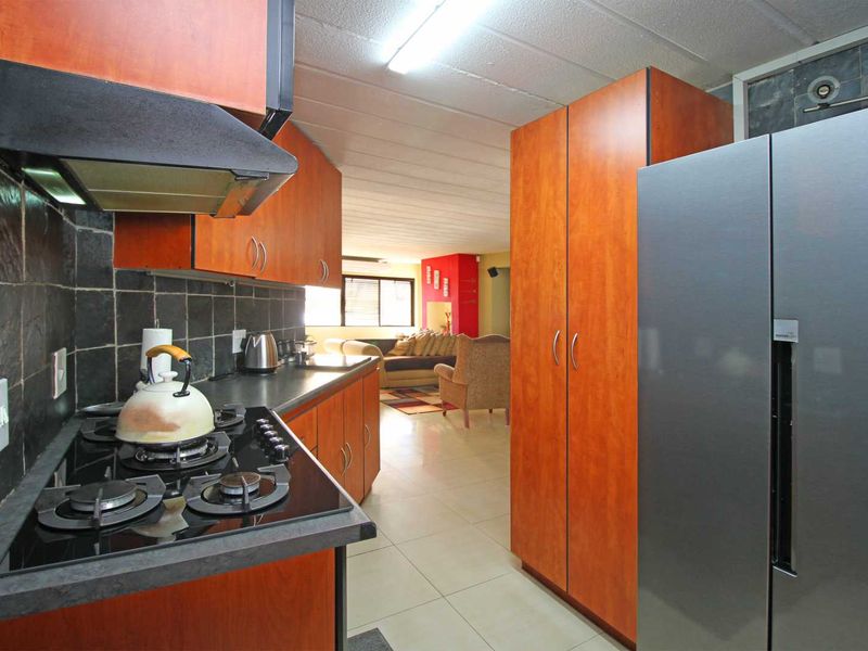 Modern Estate Gem with Entertainment Flair & Holiday Vibes! - Photo 6