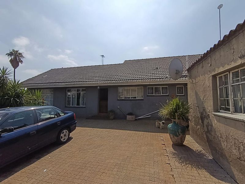 For Sale – Investment Opportunity in Rhodesfield, Kempton Park - Photo 4