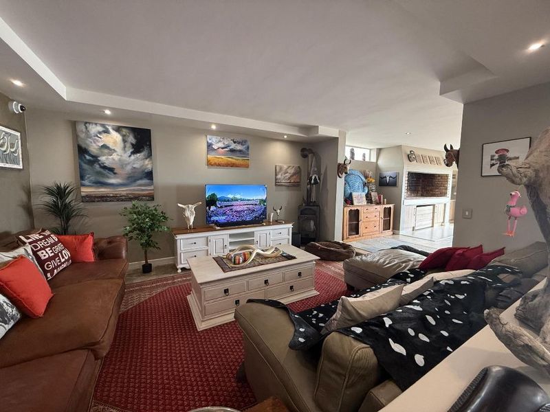 FOR SALE - BEACH FRONT 5 BEDROOM TRIPLE STOREY HOUSE IN MILE 4, SWAKOPMUND - Photo 5