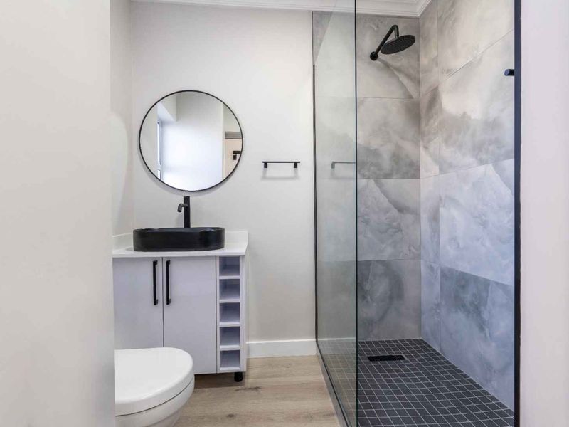 Chic City Pad: Stylish Living Near V&A Waterfront - Photo 4